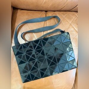 AI Overview

Bao Bao Issey Miyake Lucent Crossbody Bag